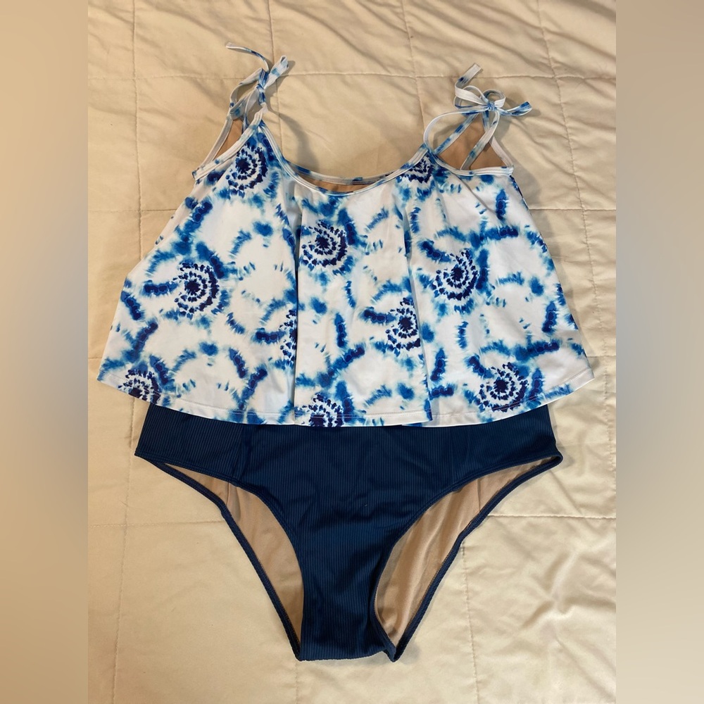 Kortni jeane swing top only. Size large tye dye